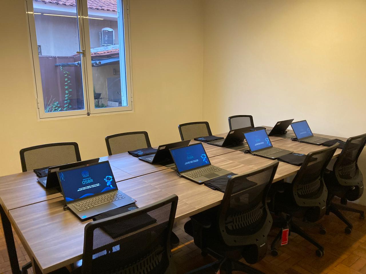 responsabilidade social corporativa no centro com sala de aula do instituto osbr